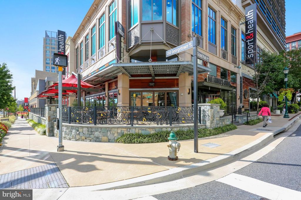 Image 51 of property listing at 5809 NICHOLSON LN #1001, Rockville, MD 20852