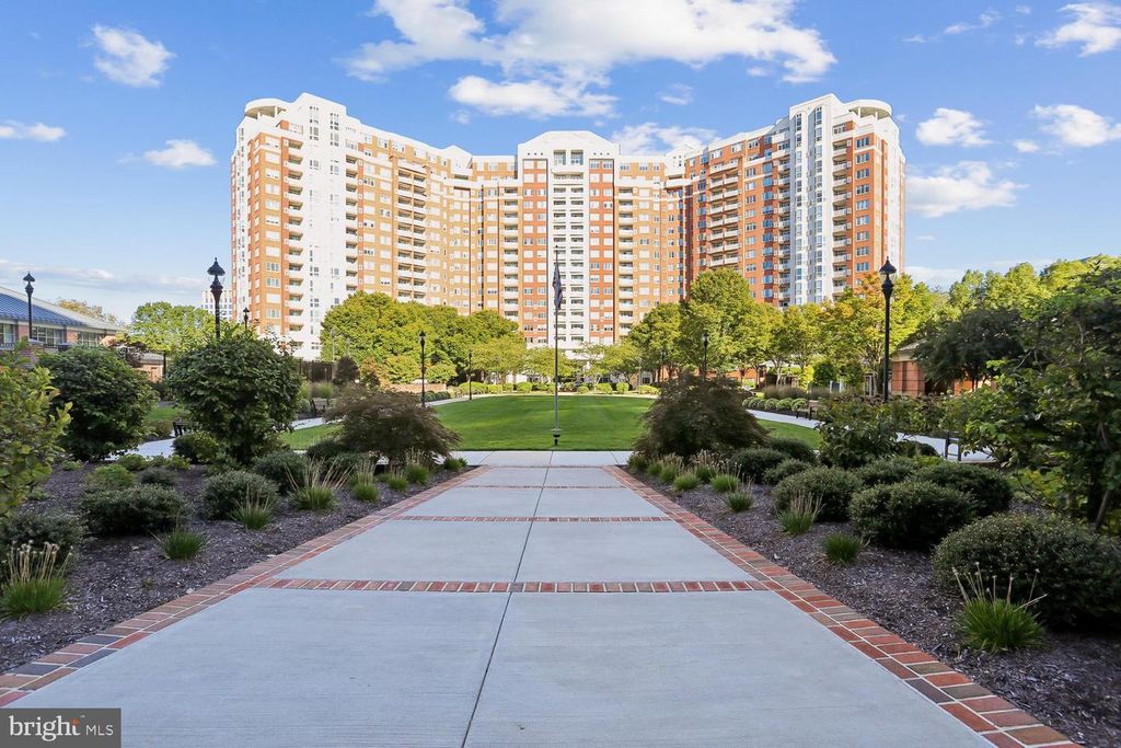 Image 63 of property listing at 5809 NICHOLSON LN #1001, Rockville, MD 20852