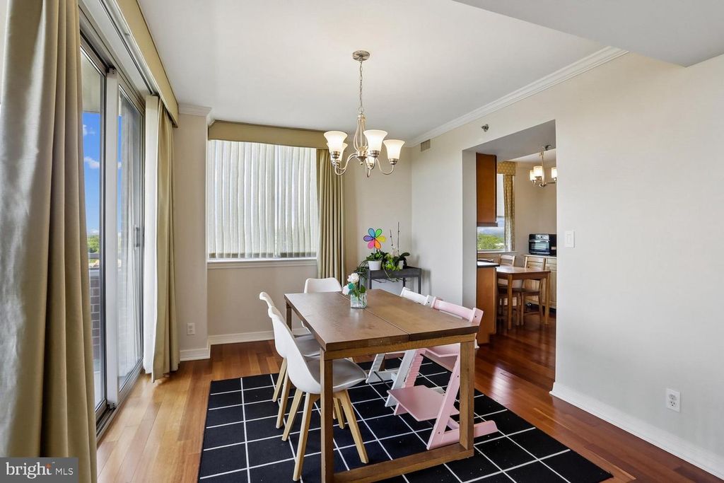 Image 9 of property listing at 5809 NICHOLSON LN #1001, Rockville, MD 20852