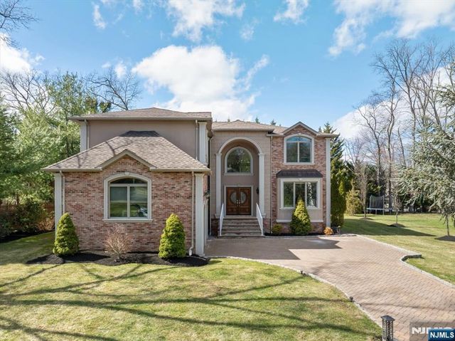 20 Bearbrook Drive, Woodcliff Lake, NJ 07677