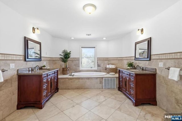 20 Bearbrook Drive, Woodcliff Lake, NJ 07677