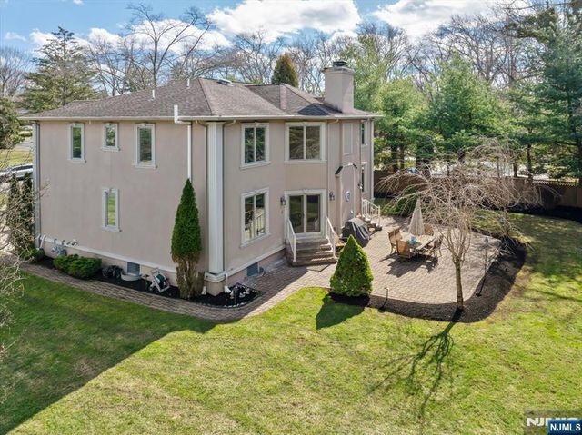 20 Bearbrook Drive, Woodcliff Lake, NJ 07677