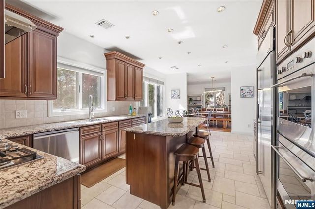 20 Bearbrook Drive, Woodcliff Lake, NJ 07677