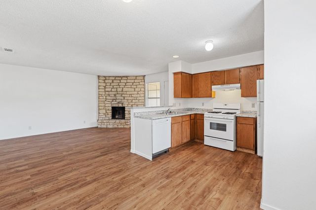 302 Algerita DR D, Georgetown, TX 78628