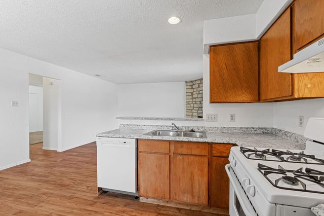 302 Algerita DR D, Georgetown, TX 78628