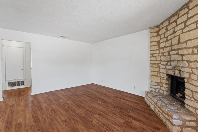 302 Algerita DR D, Georgetown, TX 78628