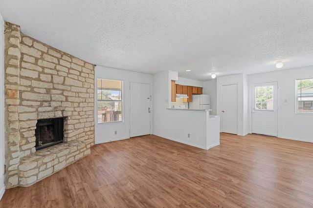 302 Algerita DR D, Georgetown, TX 78628