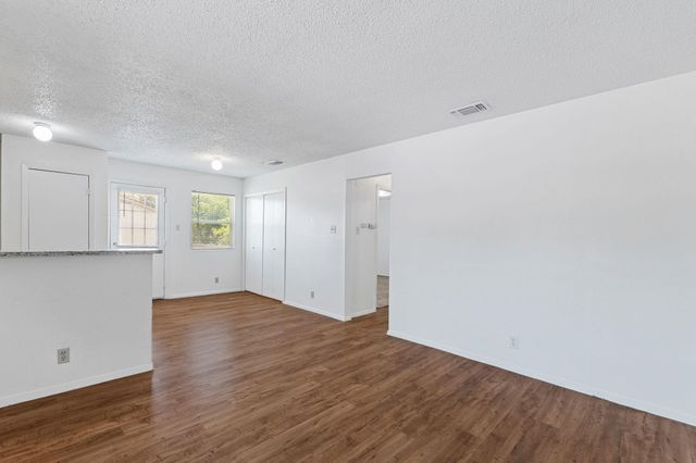 302 Algerita DR D, Georgetown, TX 78628