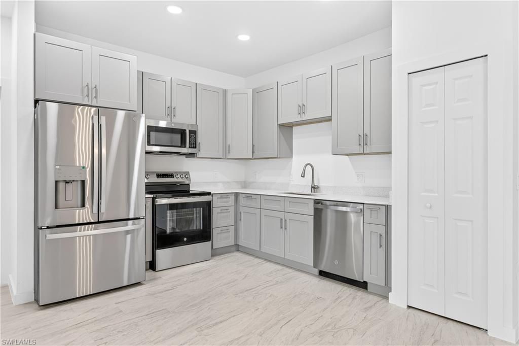 2000 W 14th ST, LEHIGH ACRES, FL 33972 — photo 3