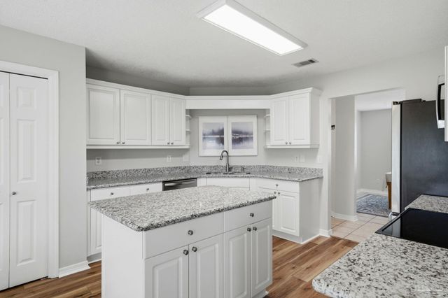 519 Batten Blvd, Pensacola, FL 32507