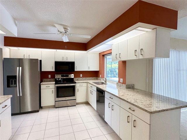 5024 SOUTHERN PINE CIRCLE, Venice, FL 34293