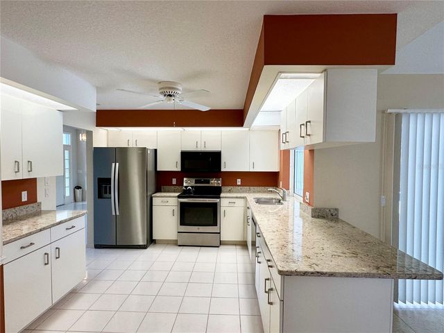 5024 SOUTHERN PINE CIRCLE, Venice, FL 34293