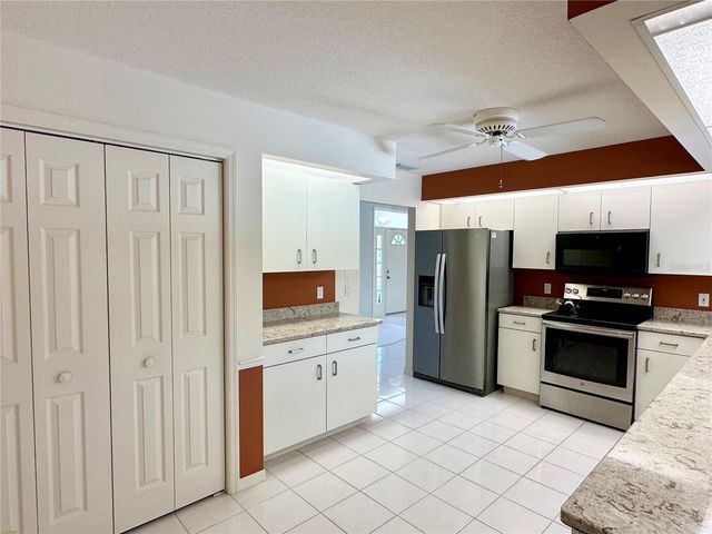 5024 SOUTHERN PINE CIRCLE, Venice, FL 34293
