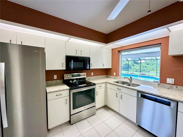5024 SOUTHERN PINE CIRCLE, Venice, FL 34293