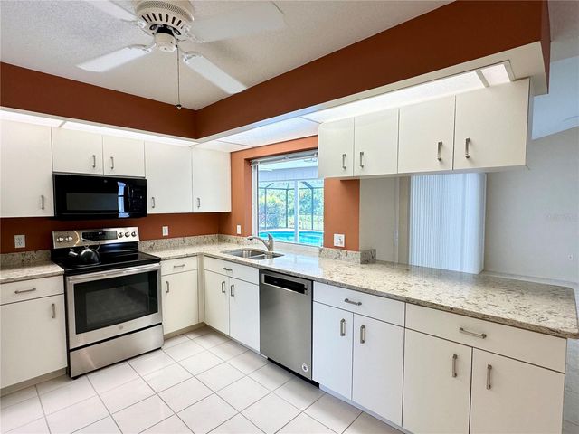 5024 SOUTHERN PINE CIRCLE, Venice, FL 34293