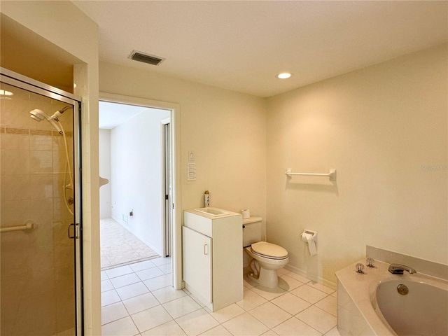 5024 SOUTHERN PINE CIRCLE, Venice, FL 34293