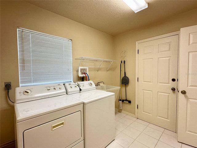 5024 SOUTHERN PINE CIRCLE, Venice, FL 34293