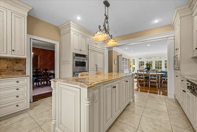 675 E Woodland Road, Lake Forest, IL 60045