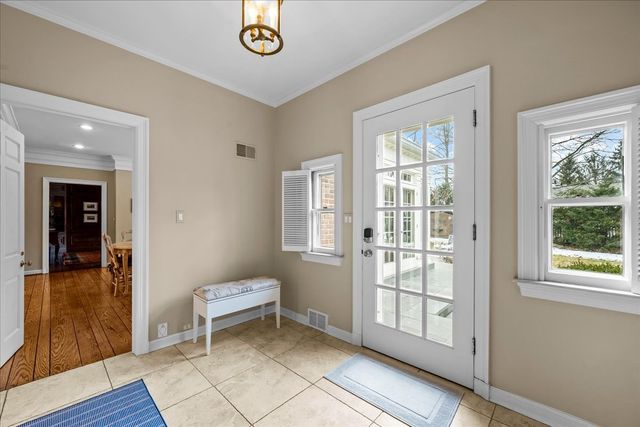 675 E Woodland Road, Lake Forest, IL 60045