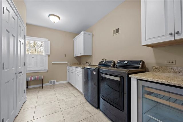 675 E Woodland Road, Lake Forest, IL 60045