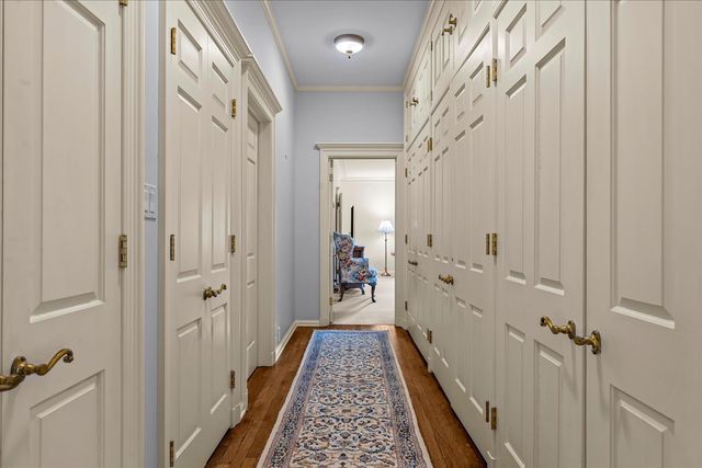 675 E Woodland Road, Lake Forest, IL 60045