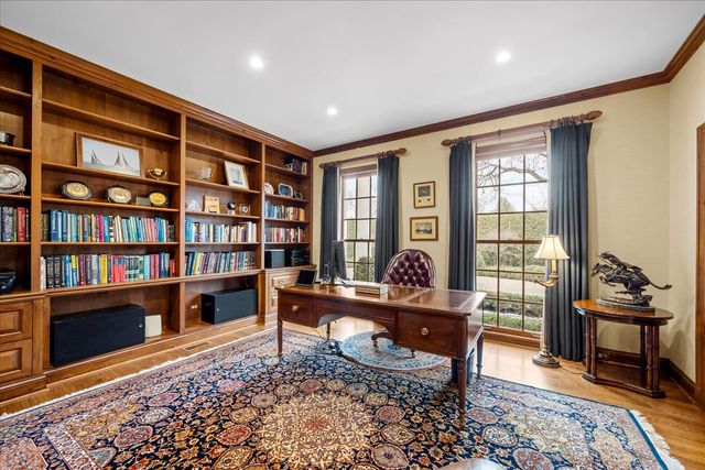 675 E Woodland Road, Lake Forest, IL 60045