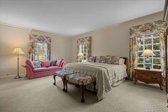 675 E Woodland Road, Lake Forest, IL 60045