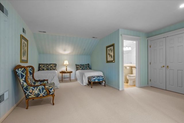 675 E Woodland Road, Lake Forest, IL 60045