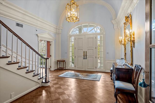 675 E Woodland Road, Lake Forest, IL 60045