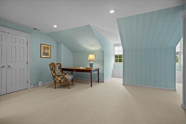 675 E Woodland Road, Lake Forest, IL 60045