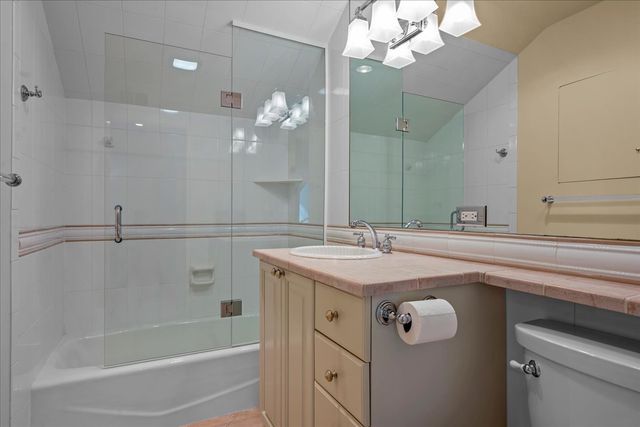 675 E Woodland Road, Lake Forest, IL 60045