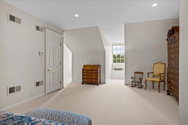 675 E Woodland Road, Lake Forest, IL 60045