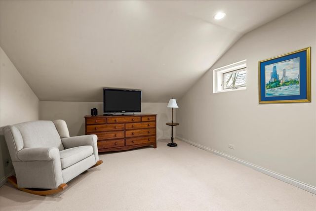 675 E Woodland Road, Lake Forest, IL 60045