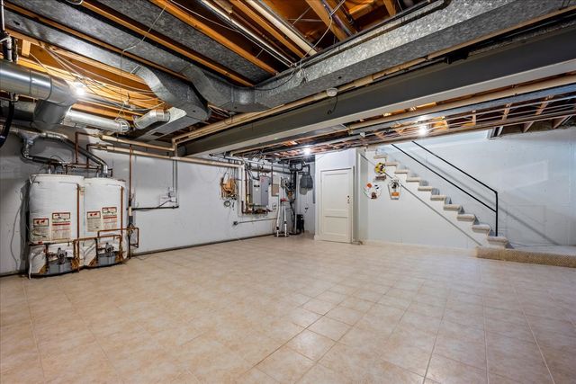 675 E Woodland Road, Lake Forest, IL 60045