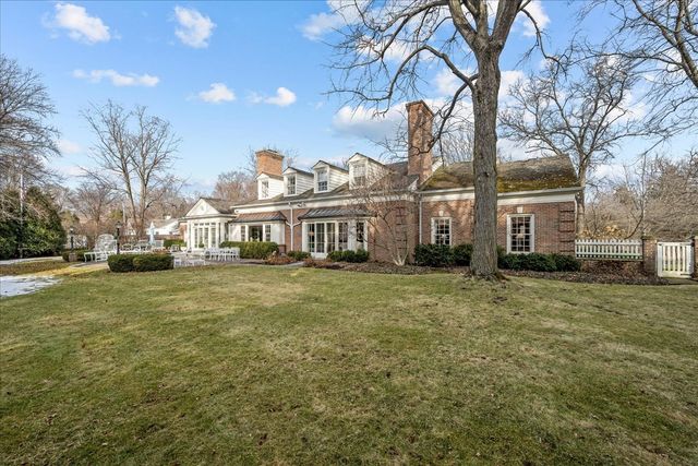 675 E Woodland Road, Lake Forest, IL 60045