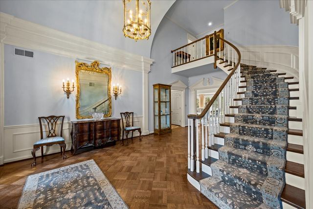 675 E Woodland Road, Lake Forest, IL 60045