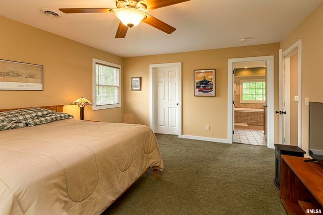 1127 Cedar Ridge Lane, Carbondale, IL 62901