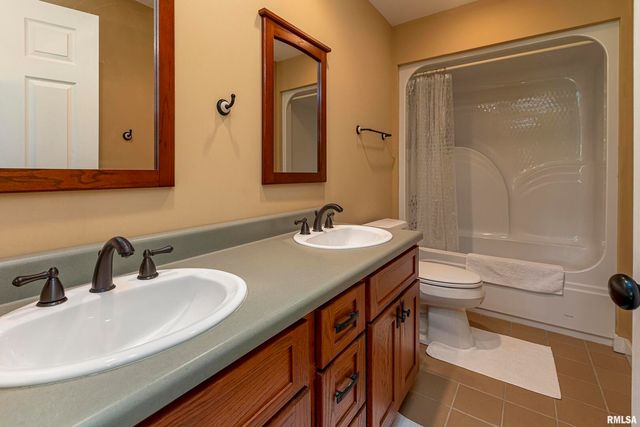 1127 Cedar Ridge Lane, Carbondale, IL 62901