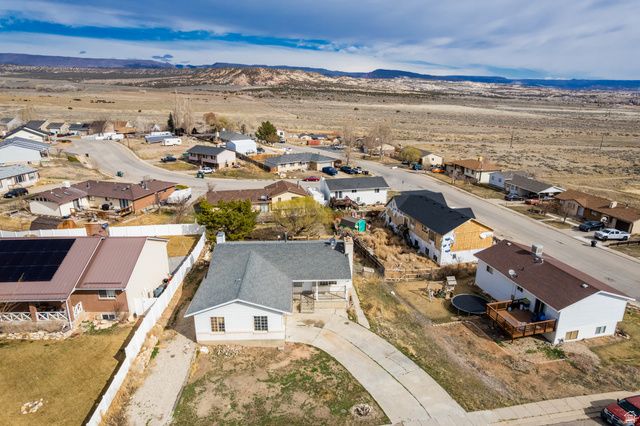 4558 W VALLEY DR, Maeser, UT 84078