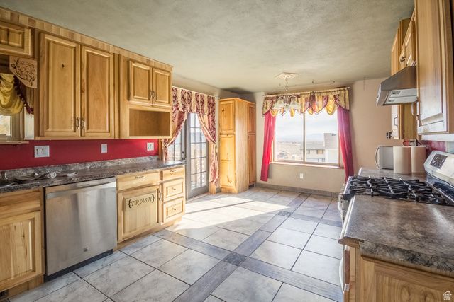 4558 W VALLEY DR, Maeser, UT 84078