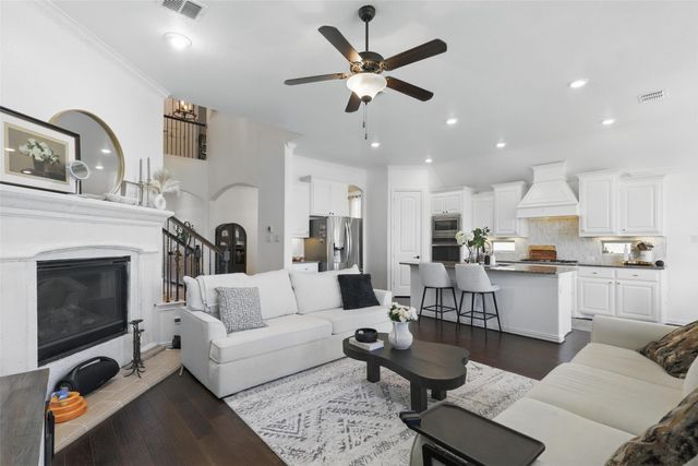 806 Woodstock Avenue, Euless, TX 76039