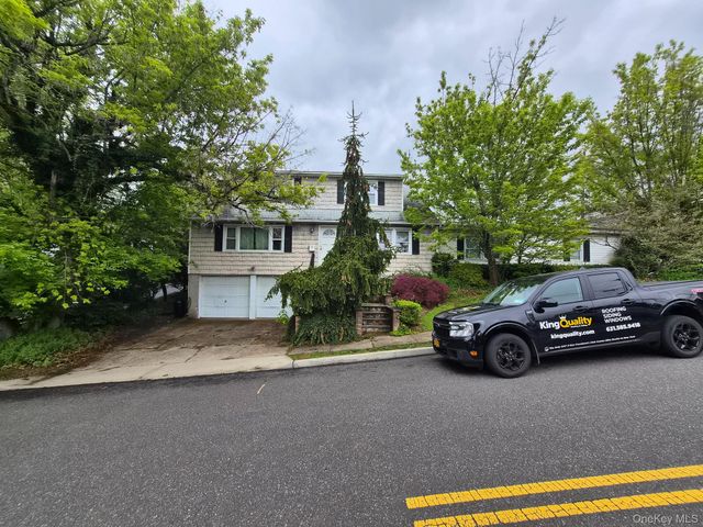 2 Huron Street, Glen Head, NY 11545
