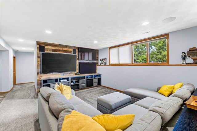 2424 St Albert The Great Drive, Sun Prairie, WI 53590