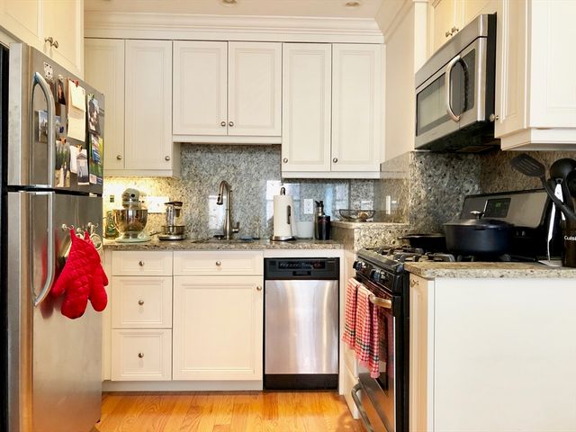 247 Newbury Street 2R, Boston, MA 02116