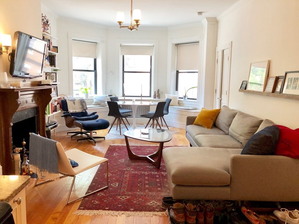 247 Newbury Street 2R, Boston, MA 02116
