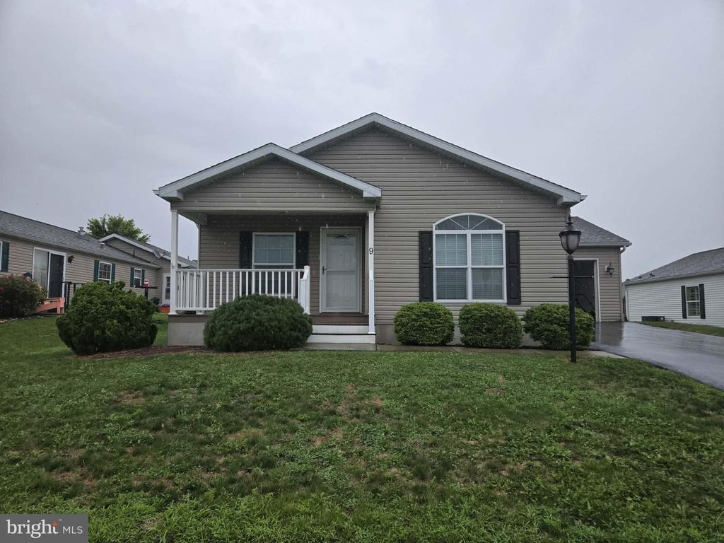 9 MILLARD DR, Annville, PA 17003