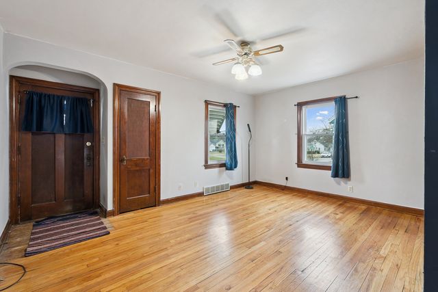 2627 COLLEGE Avenue, Davenport, IA 52803