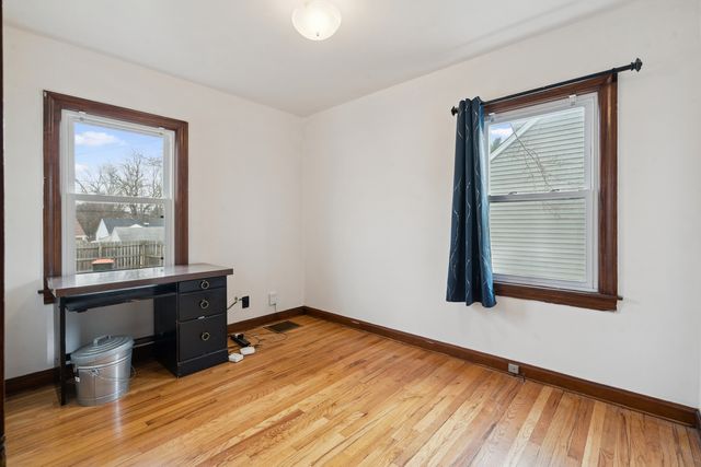 2627 COLLEGE Avenue, Davenport, IA 52803