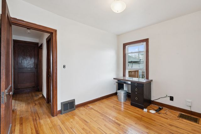 2627 COLLEGE Avenue, Davenport, IA 52803