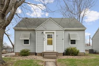 2627 COLLEGE Avenue, Davenport, IA 52803
